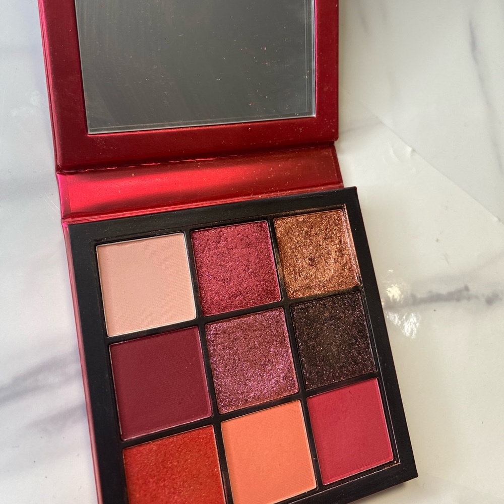 HUDA BEAUTY EYESHADOW PALETTE - Picture 1 of 5